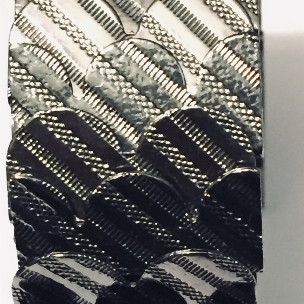 Jewelmint black swan cuff - Picture 4 of 6